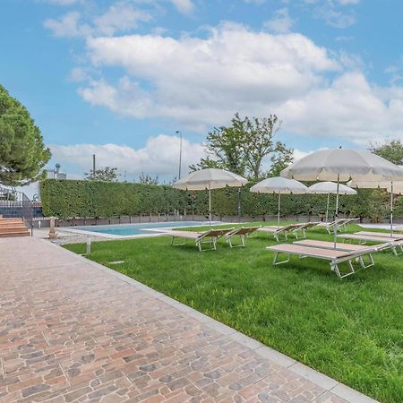 -Free Pool And Parking- Garda House Apartments كاستلْنْيوفو ديل غارد المظهر الخارجي الصورة