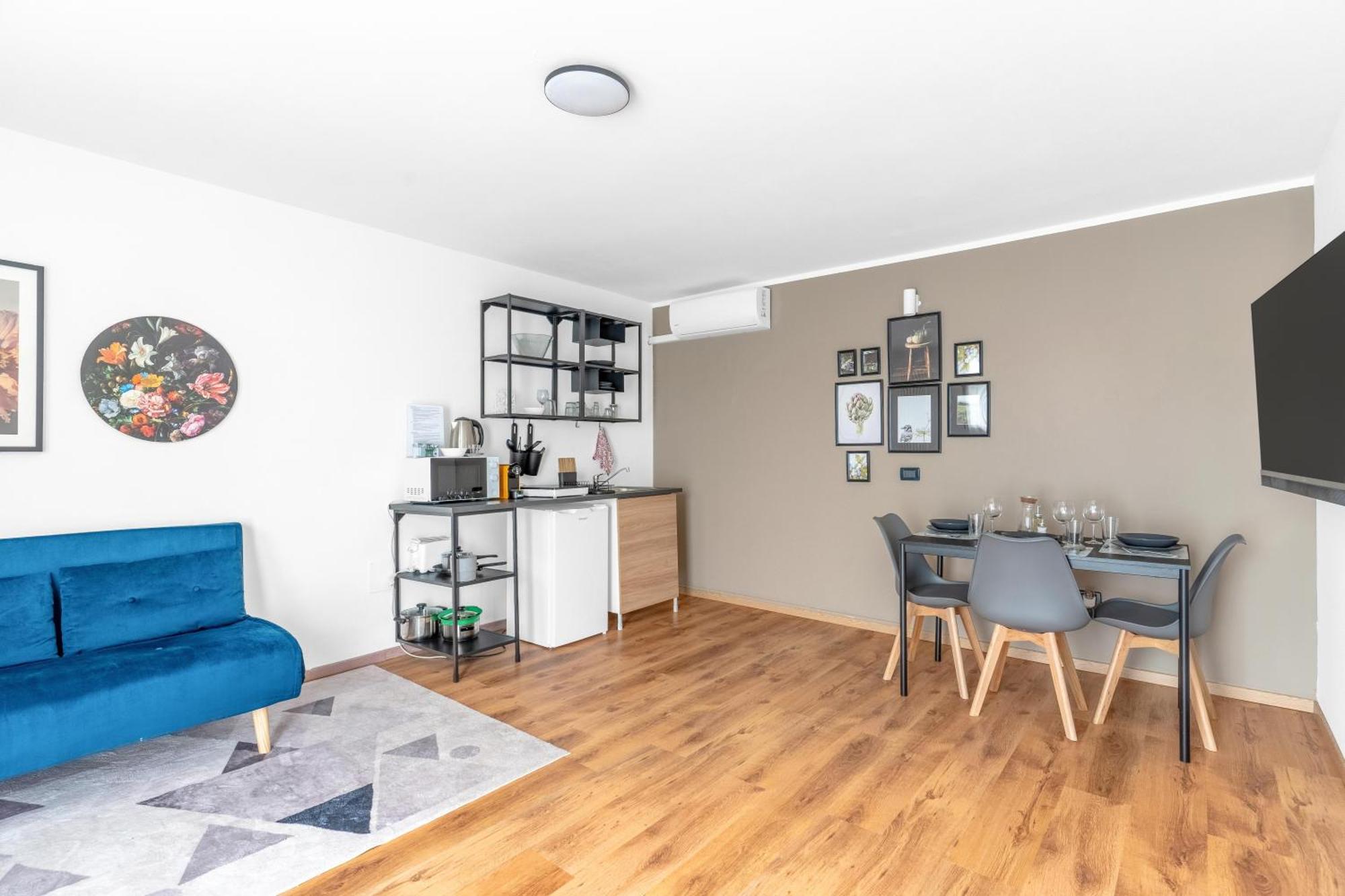 -Free Pool And Parking- Garda House Apartments كاستلْنْيوفو ديل غارد المظهر الخارجي الصورة