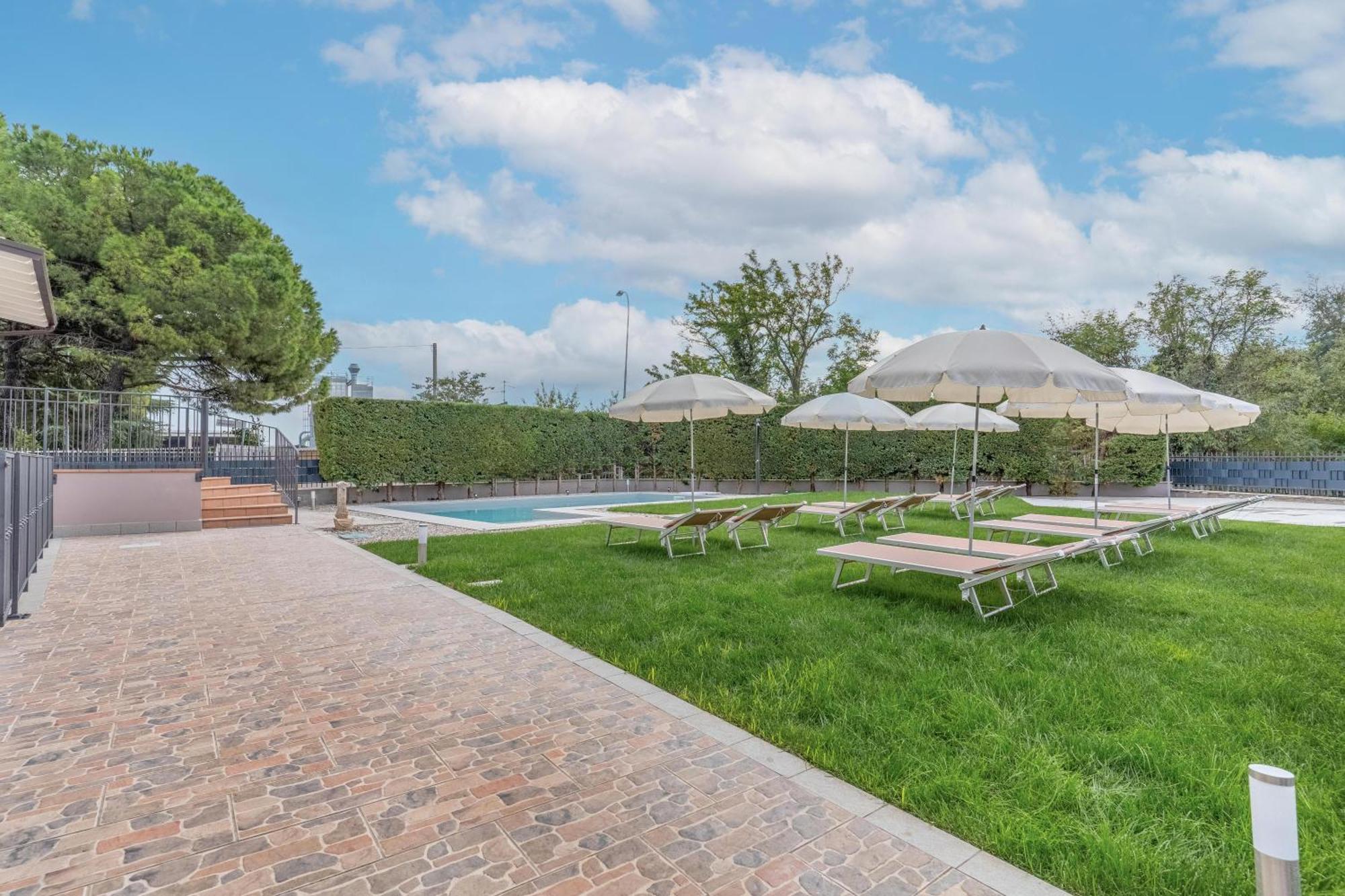 -Free Pool And Parking- Garda House Apartments كاستلْنْيوفو ديل غارد المظهر الخارجي الصورة