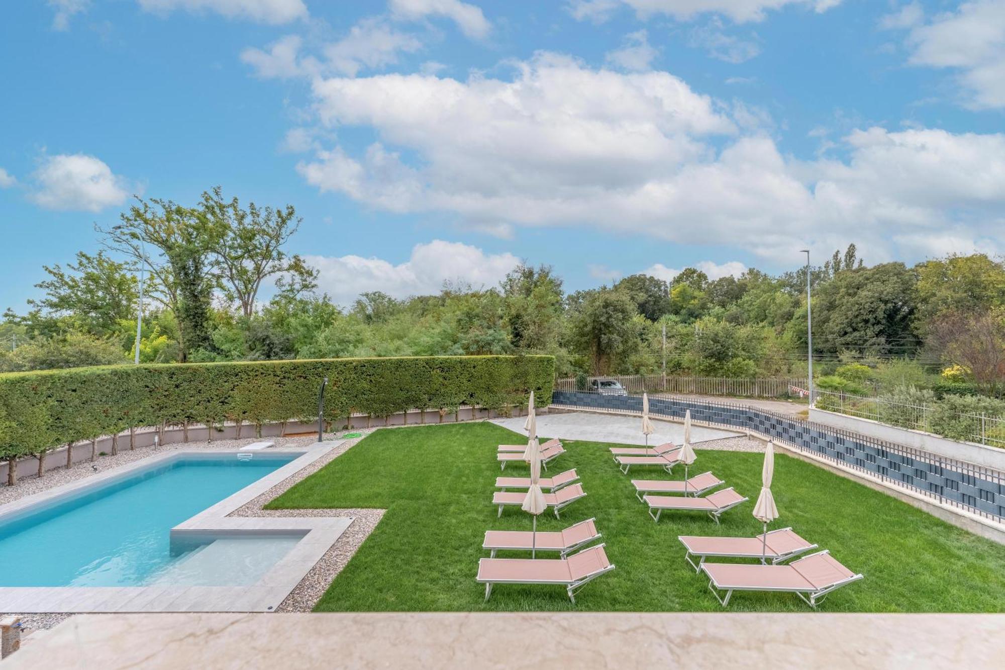 -Free Pool And Parking- Garda House Apartments كاستلْنْيوفو ديل غارد المظهر الخارجي الصورة