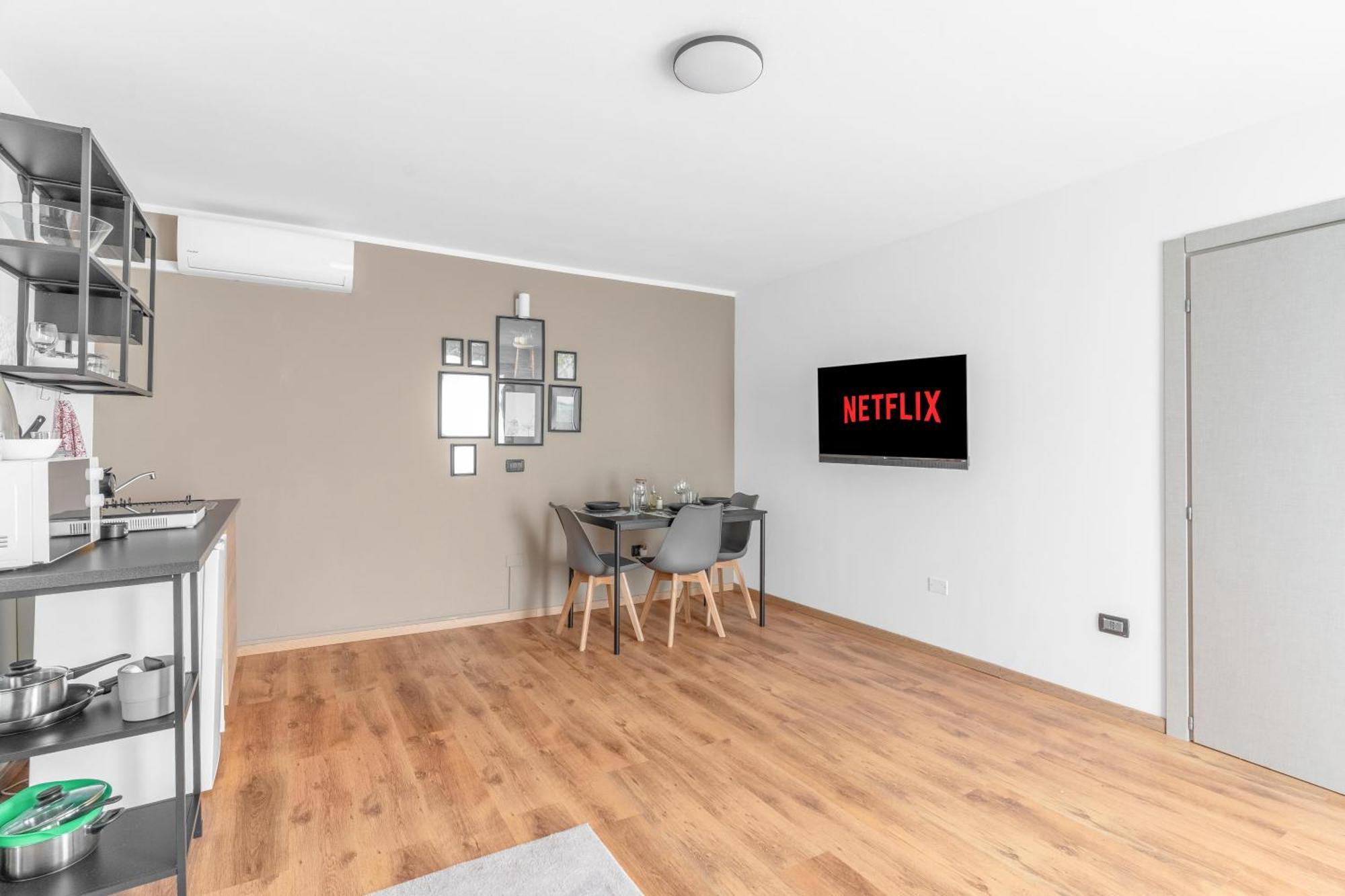 -Free Pool And Parking- Garda House Apartments كاستلْنْيوفو ديل غارد المظهر الخارجي الصورة