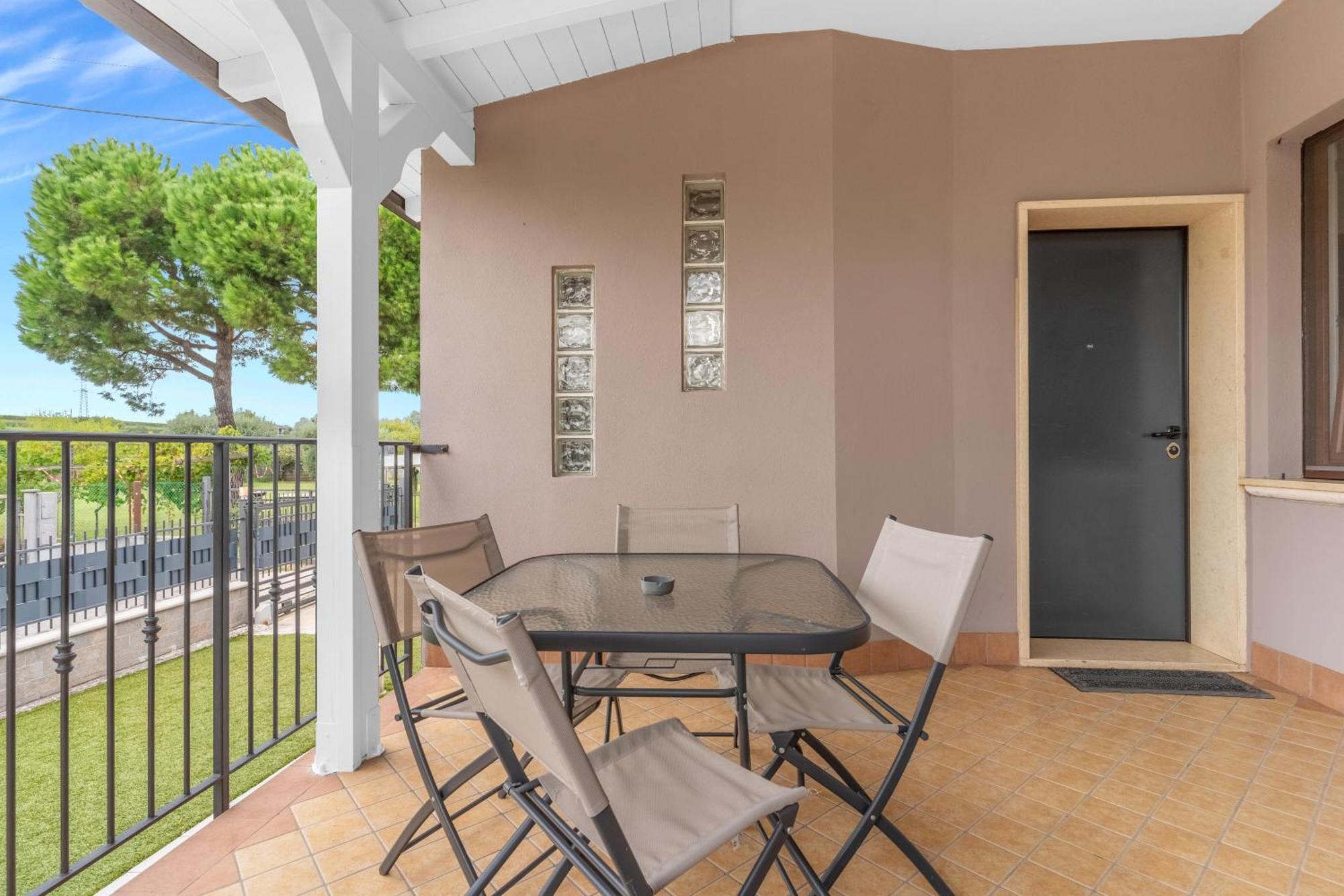 -Free Pool And Parking- Garda House Apartments كاستلْنْيوفو ديل غارد المظهر الخارجي الصورة
