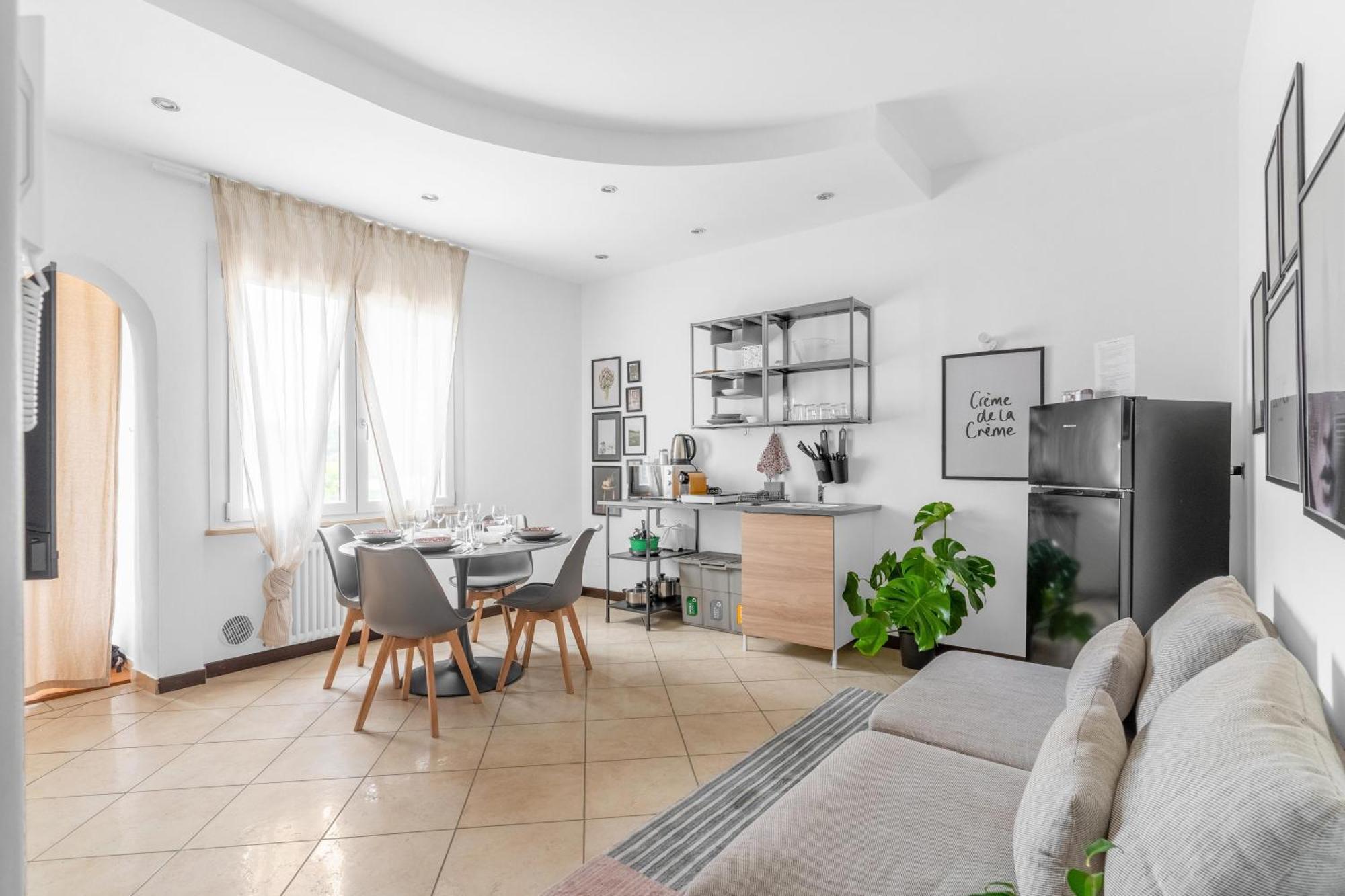 -Free Pool And Parking- Garda House Apartments كاستلْنْيوفو ديل غارد المظهر الخارجي الصورة