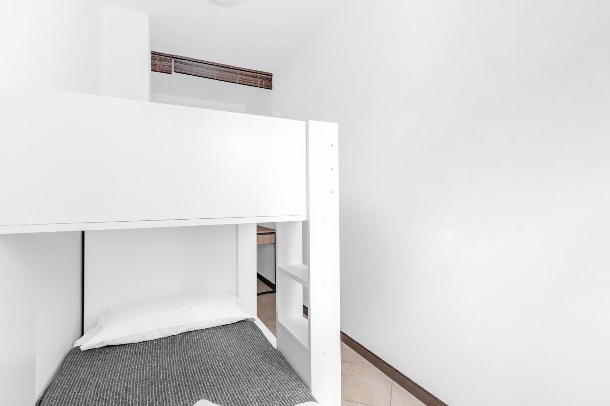 -Free Pool And Parking- Garda House Apartments كاستلْنْيوفو ديل غارد المظهر الخارجي الصورة