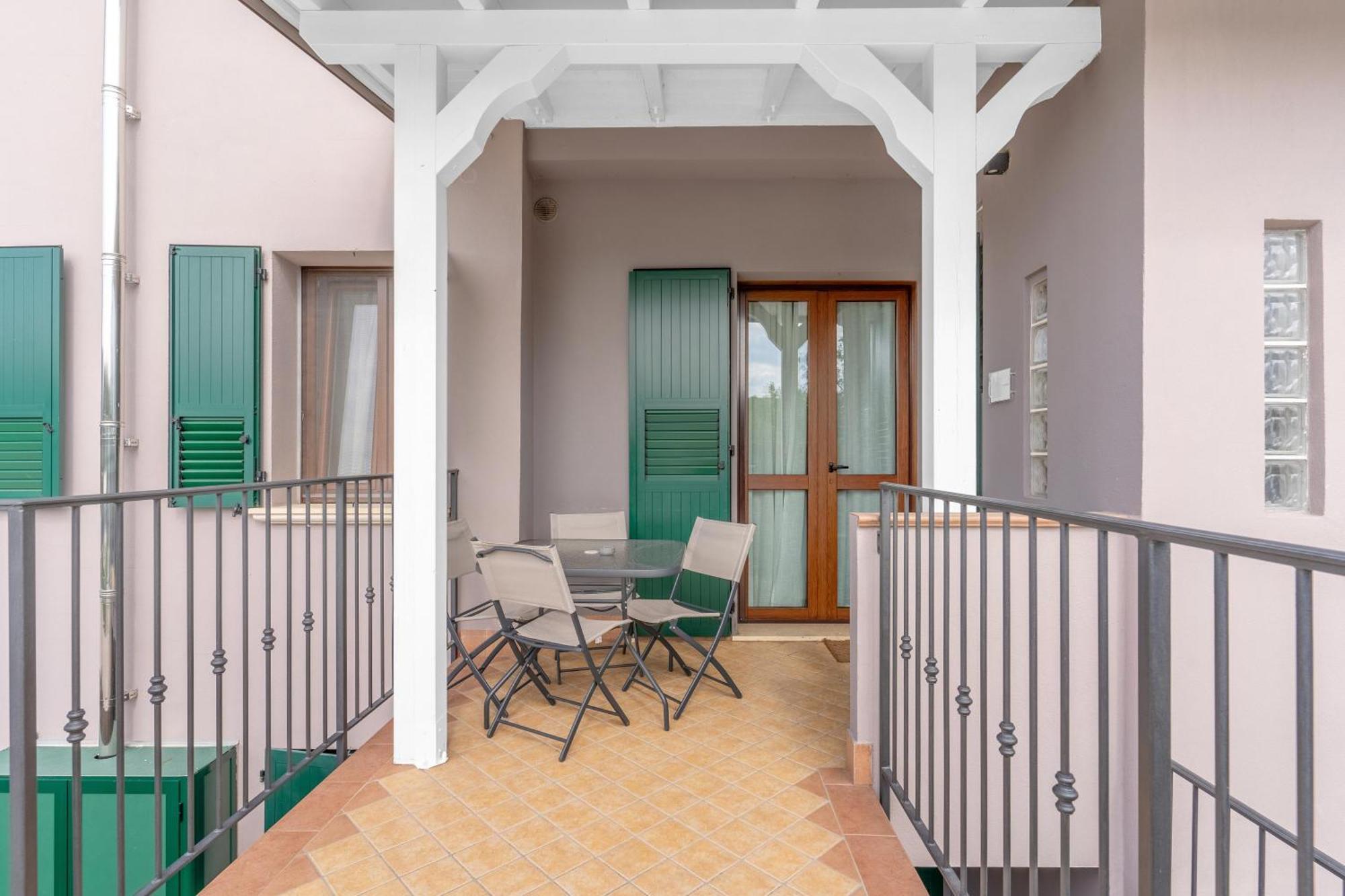 -Free Pool And Parking- Garda House Apartments كاستلْنْيوفو ديل غارد المظهر الخارجي الصورة