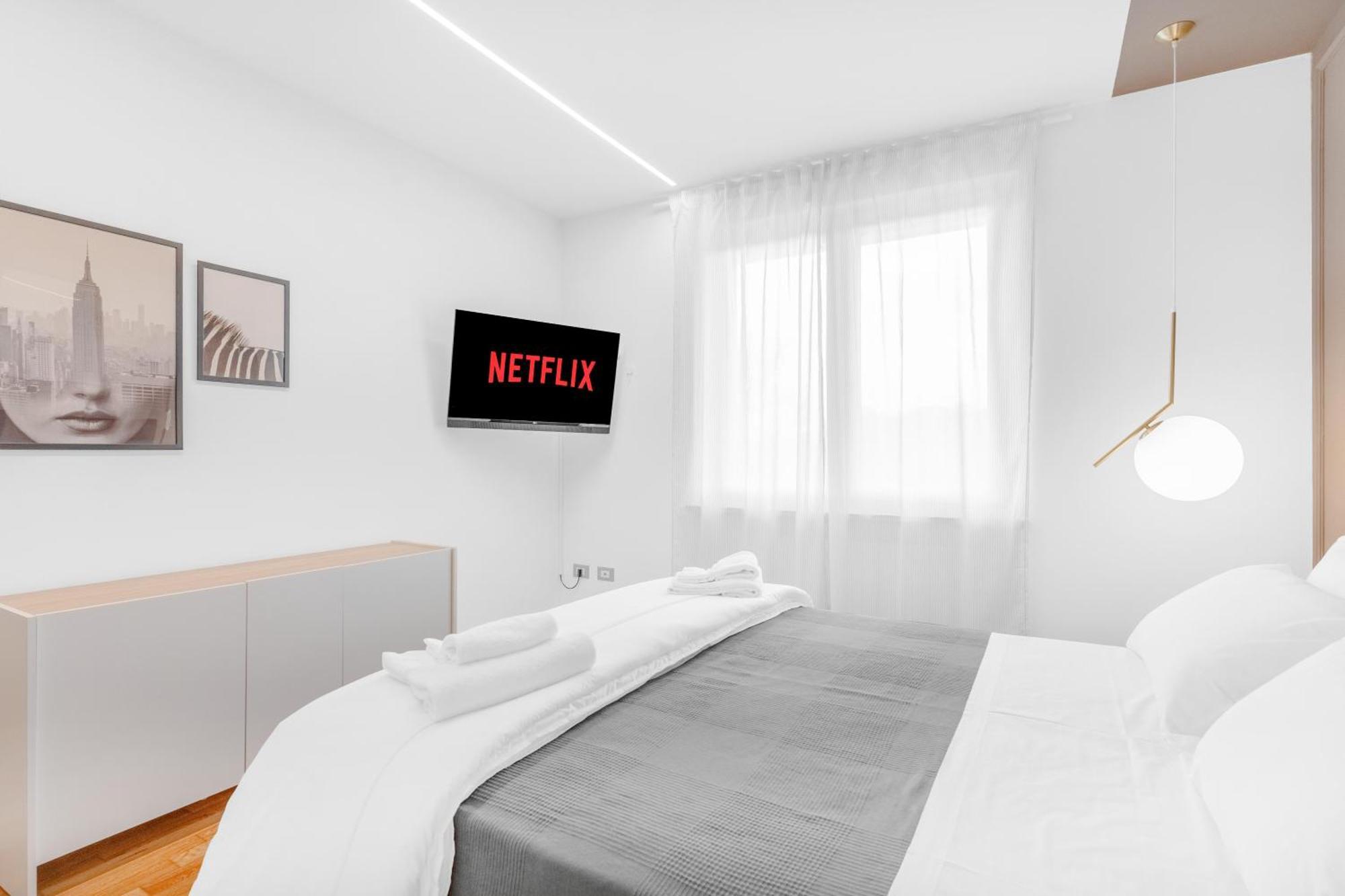 -Free Pool And Parking- Garda House Apartments كاستلْنْيوفو ديل غارد المظهر الخارجي الصورة