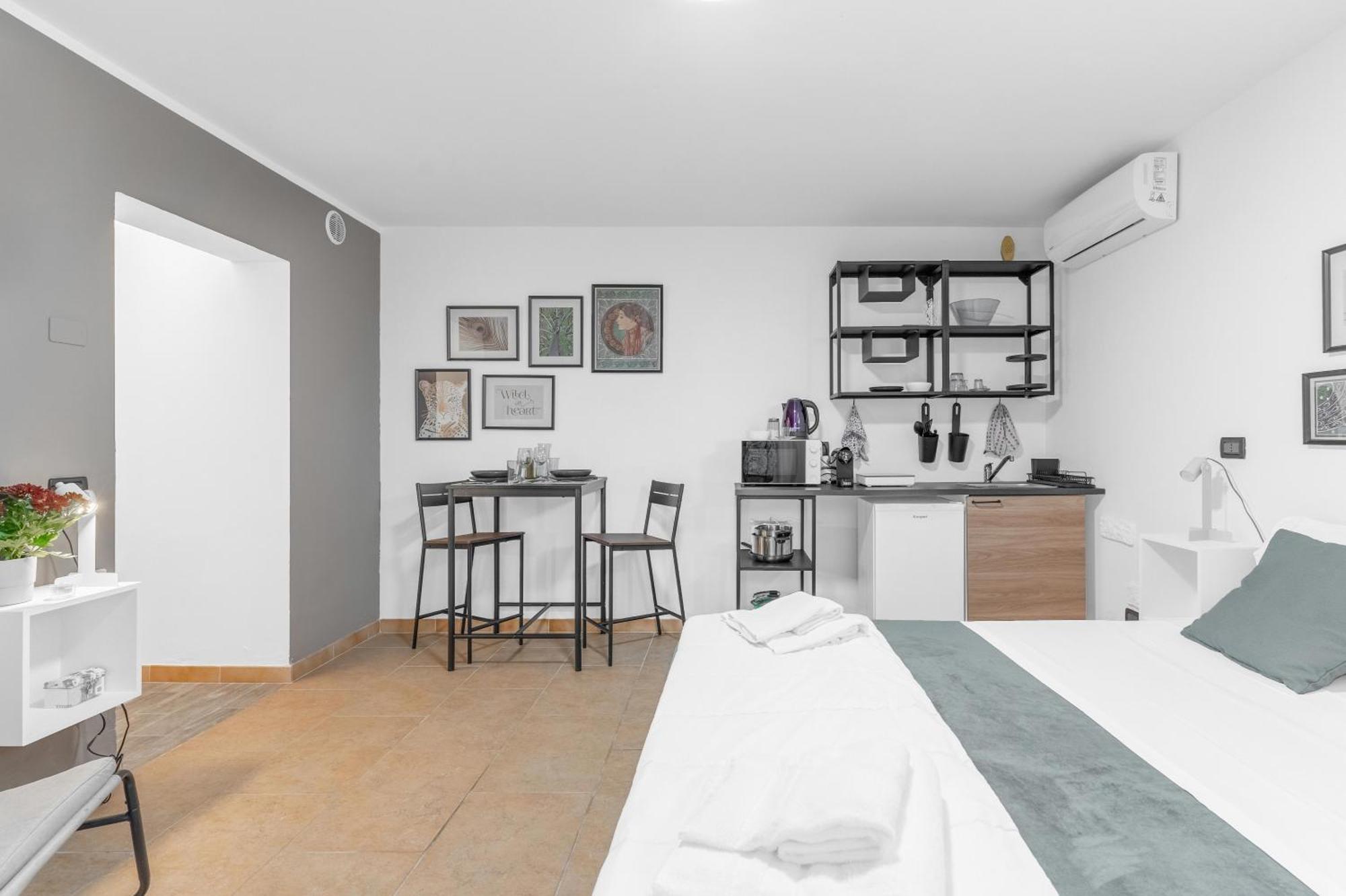 -Free Pool And Parking- Garda House Apartments كاستلْنْيوفو ديل غارد المظهر الخارجي الصورة