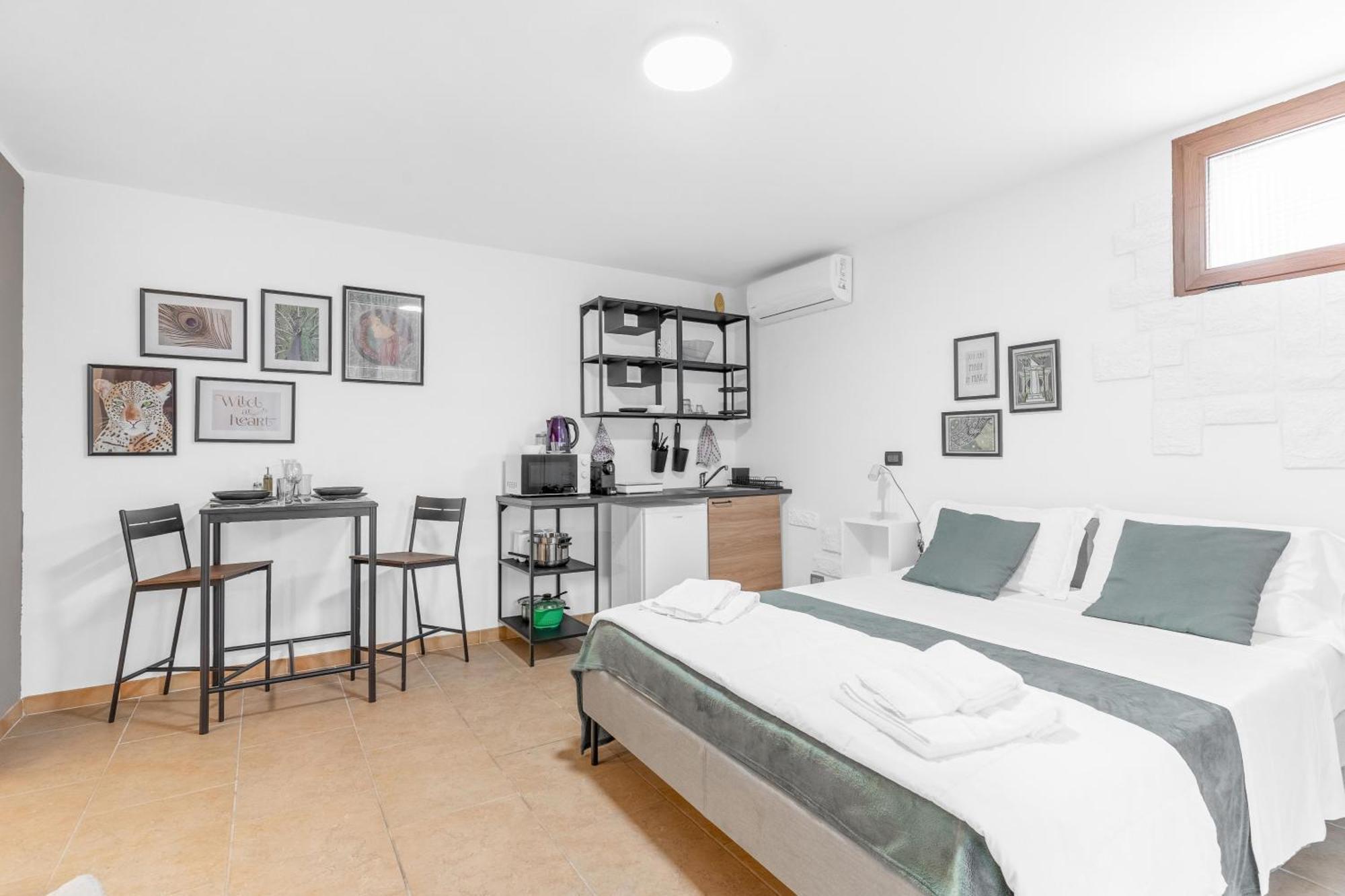 -Free Pool And Parking- Garda House Apartments كاستلْنْيوفو ديل غارد المظهر الخارجي الصورة