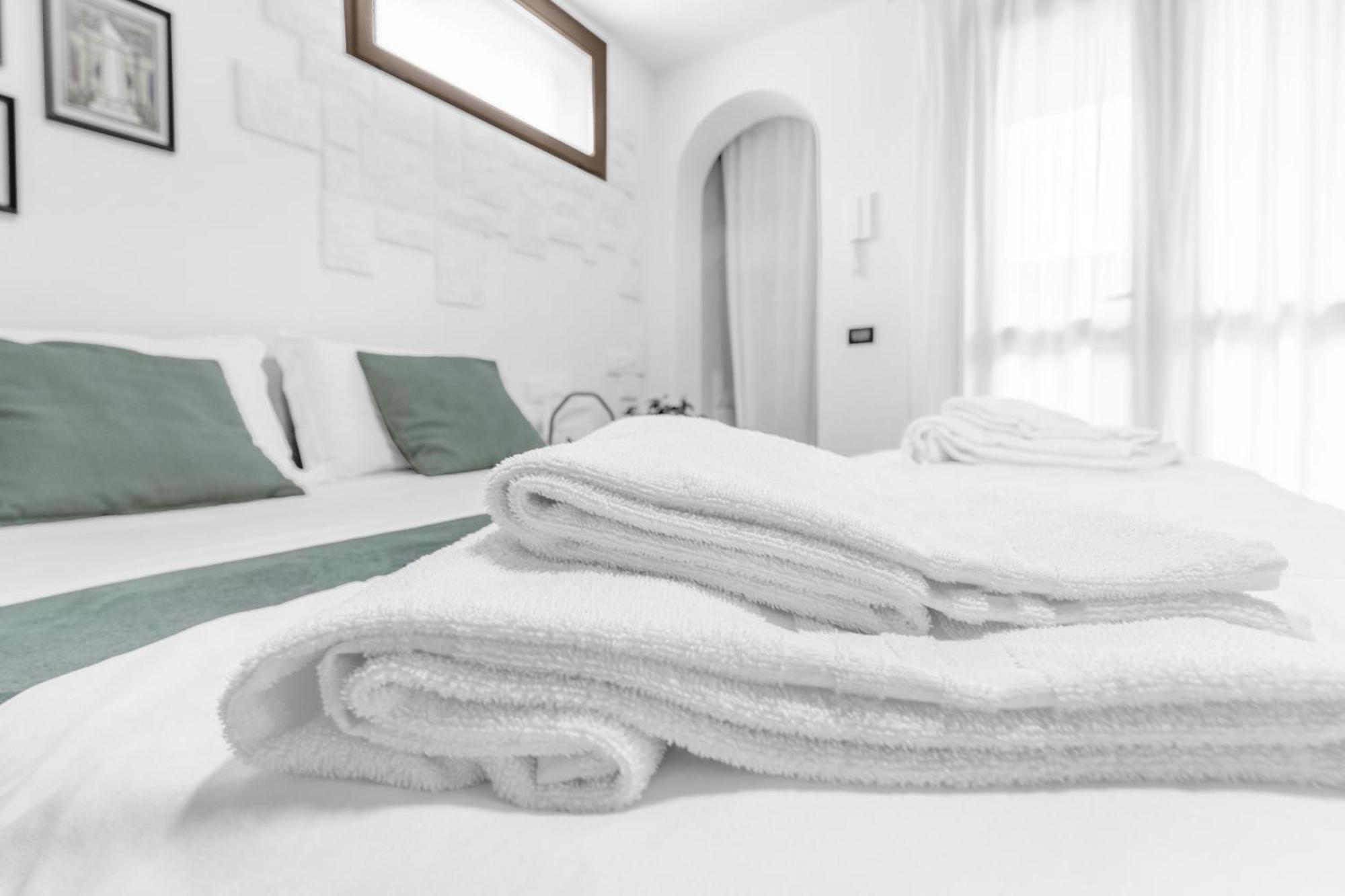 -Free Pool And Parking- Garda House Apartments كاستلْنْيوفو ديل غارد المظهر الخارجي الصورة